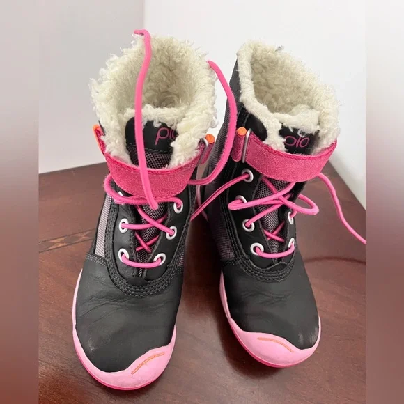 Plae Noel waterproof shoes 9.5 - Picture 2 of 4